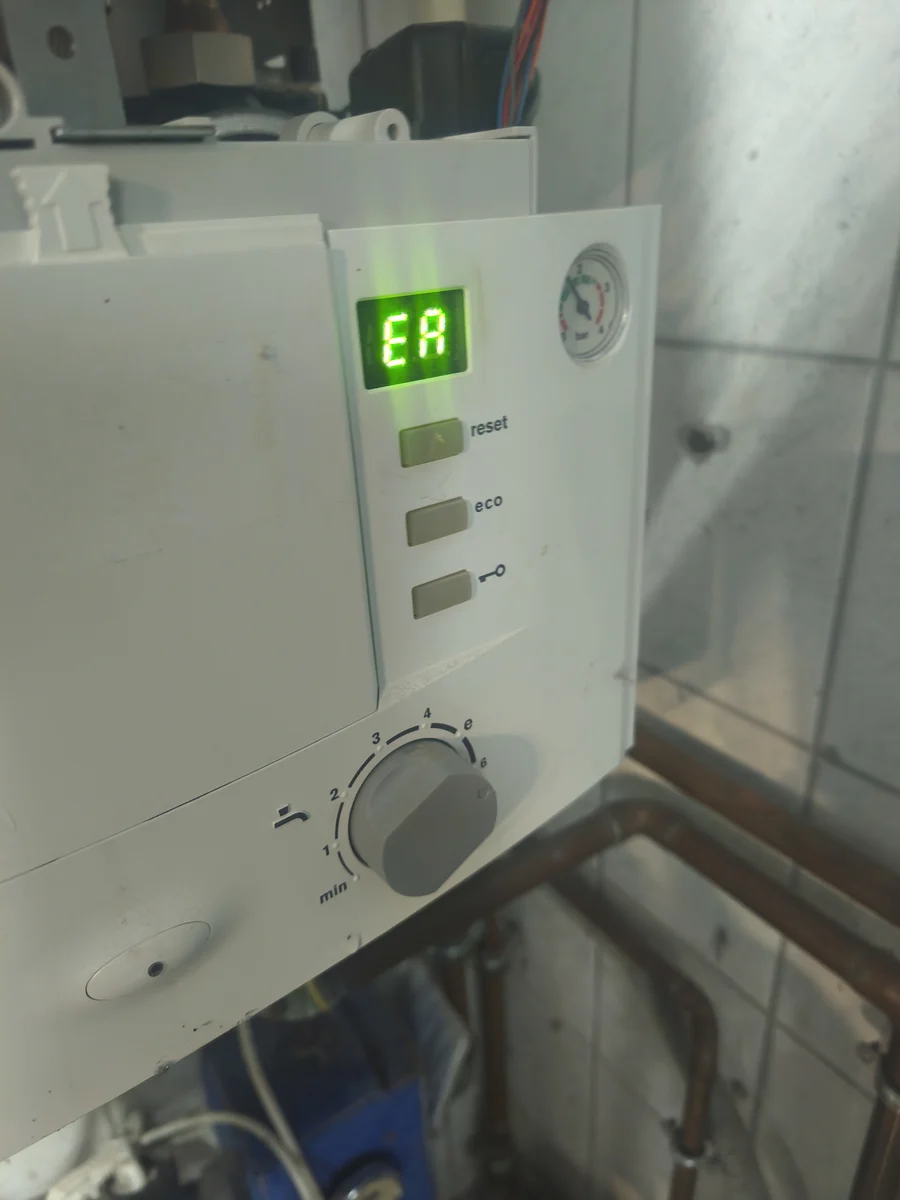 EA kijelzés a városföldi Bosch Condens 3000 kazán kezelőpaneljén